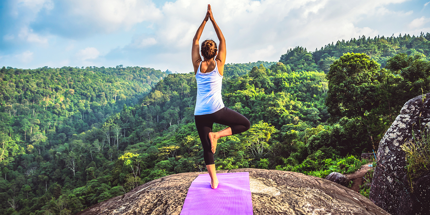 https://www.whattopack.com/wp-content/uploads/sites/34/2019/11/Best-Travel-Yoga-Mats-for-Jet-setting-Yogis.jpg