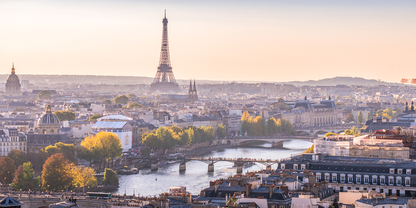 Eiffel Tower Outfit: Influencer, Blogger | What to Pack